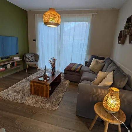 Haz A Hold Utcaban Holiday home Kehidakustany