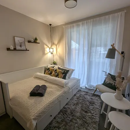 Holiday home Haz A Hold Utcaban Kehidakustany