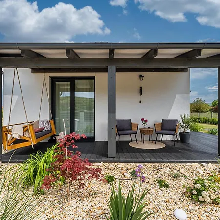 Ház A Hold Utcában * Kehidakustány